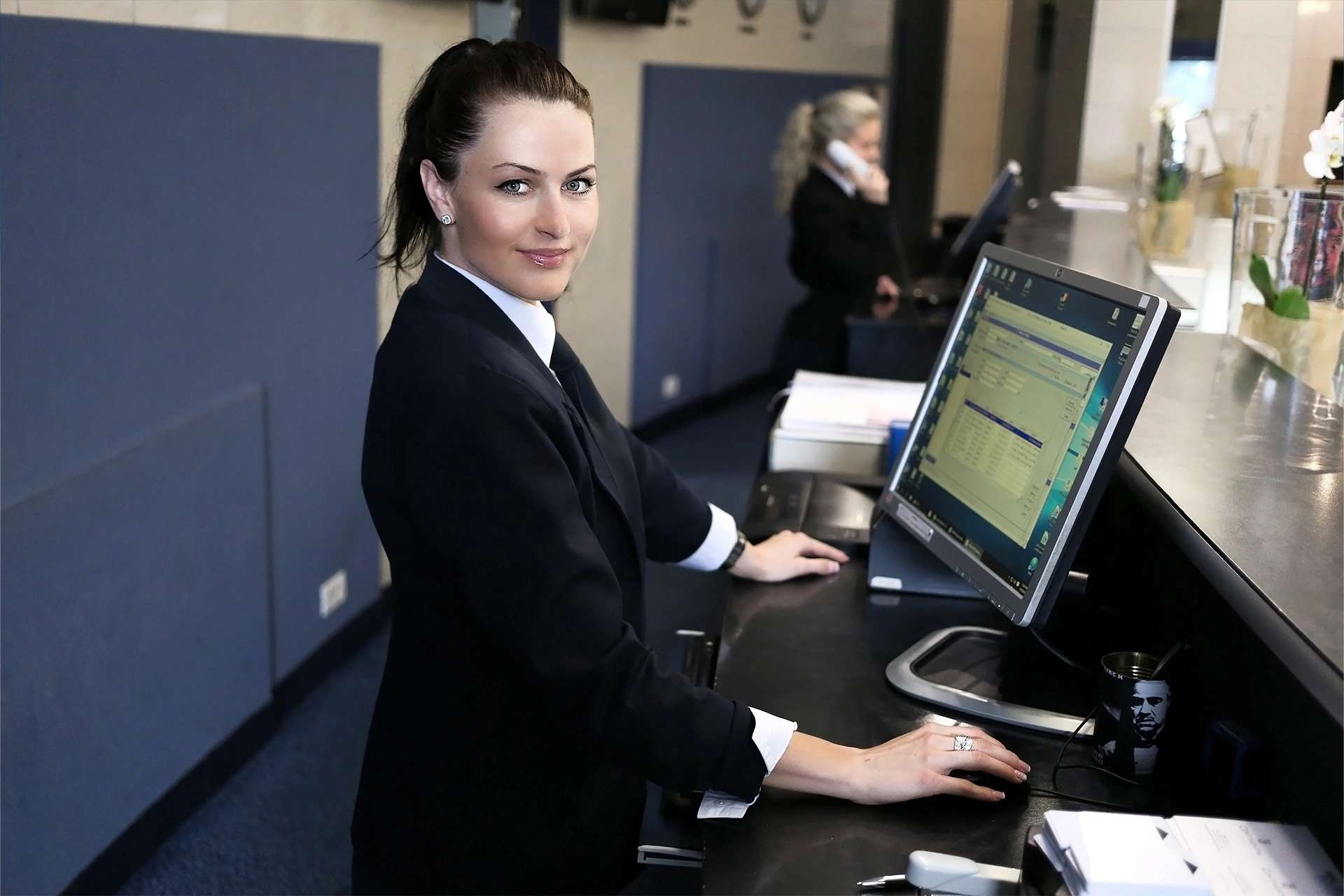 Bezpieczeństwo dla członków załóg bezpośrednio obsługujących pasażerów w pomieszczeniach pasażerskich